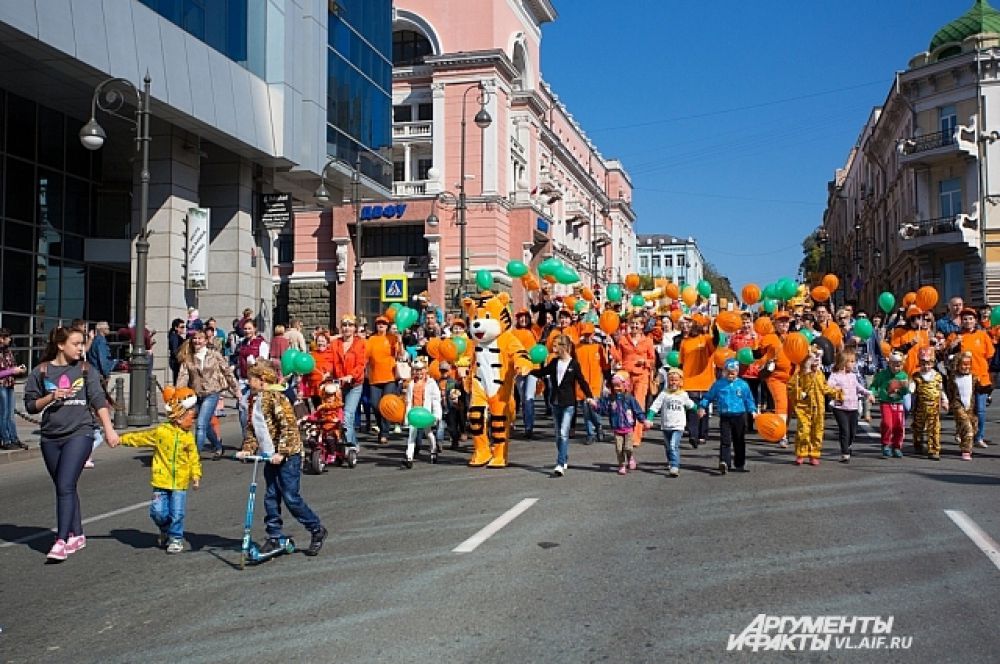 На несколько часов главная трасса города стала пешеходной.