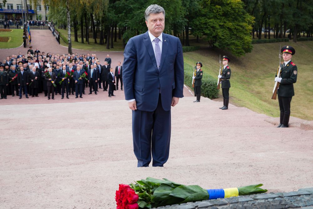Петр Порошенко почтил память жертв трагедии в Бабьем Яру