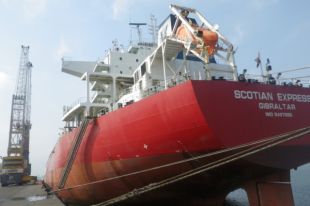 Корабль TX Scotian Express с углем