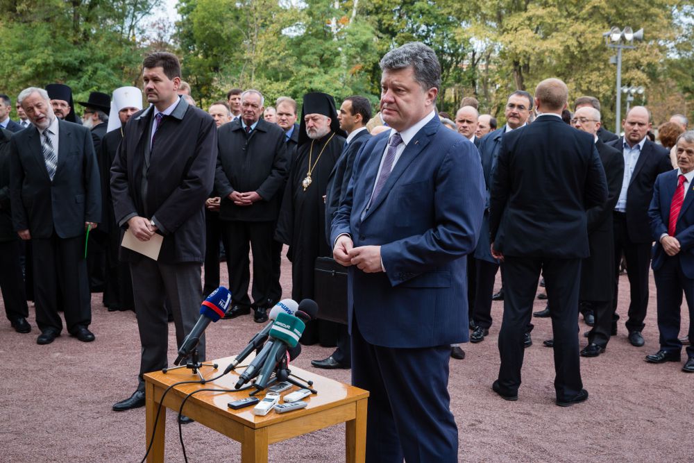 Петр Порошенко почтил память жертв трагедии в Бабьем Яру