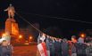 Харьковчане избавляются от памятника Ленину