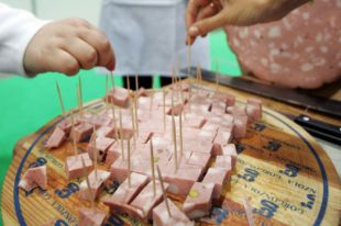 Дегустация колбасы