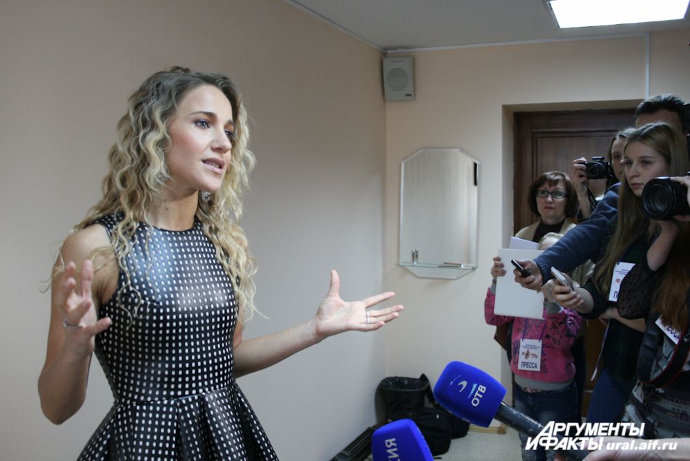 На звезду российской эстрады Юлию Ковальчук участники концерта произвели хорошее впечатление. «Это профессиональные коллективы, выступающие на хорошем уровне», – сказала певица.