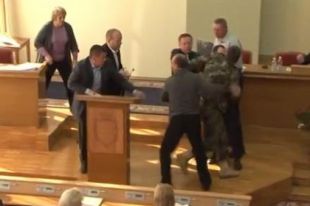 Драка во время сессии горсовета