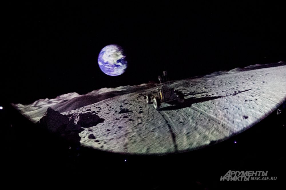 Лунный ровер из донецкого фильма «Удивительное путешествие по Солнечной системе». Качество трёхмерных моделей столь высоко, что напоминает живое видео.