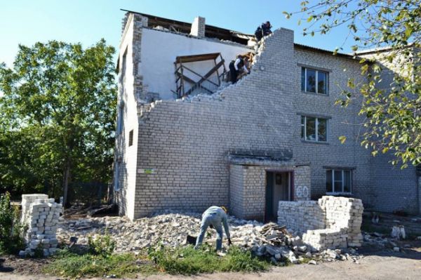 В Славянске застекляют выбитые окна