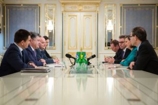 Петр Порошенко и Виктория Нуланд на встрече