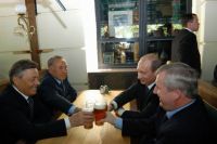 В 2005 Путин пил пиво с президентом Казахстана в пабе на челябинской Кировке.