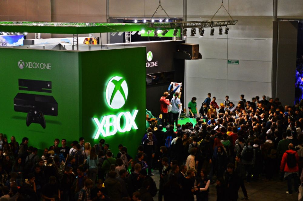 Стенд Microsoft Xbox был выполнен в форме коробки приставки.