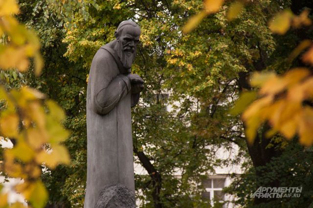 Памятник Федору Достоевскому в районе Марьина Роща.