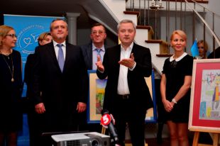 Фонд Янковского открыл в Париже выставку детских картин
