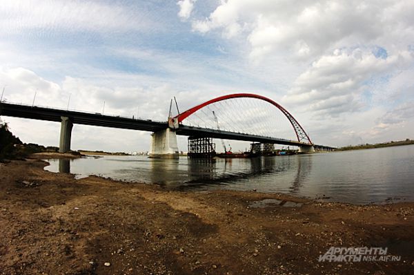 Сентябрь 2014-го. До сдачи моста в эксплуатацию - около месяца.