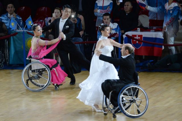 Участники турнира по спортивным танцам на колясках «Кубок континентов».