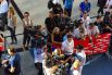 Победитель Гран-при России Льюис Хэмилтон даёт интервью в паддоке.