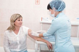 Чем больше привитых - тем меньше заболевших.