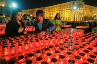 На Майдане Незалежности зажгли тысячи свечей в память о погибших в зоне АТО