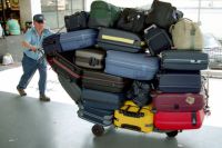 С багажом в аэропортах особо не церемонятся.