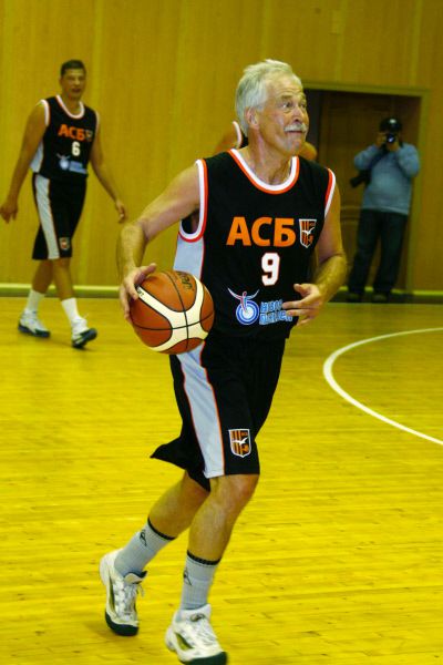 Борис Грызлов тоже предпочитает баскетбол.