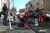 Коммунальные службы работают прямо напротив отделения милиции