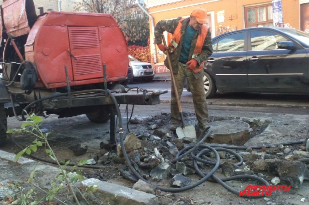 Выступающие люки – гроза водителей и автомобилей