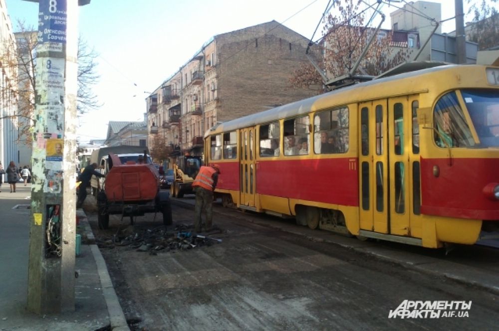 Ремонт дорожного полотна на Межигорской