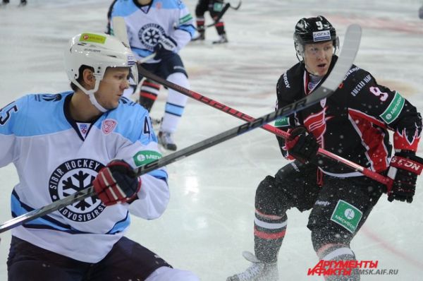Хоккейный матч «Авангард»-«Сибирь». 