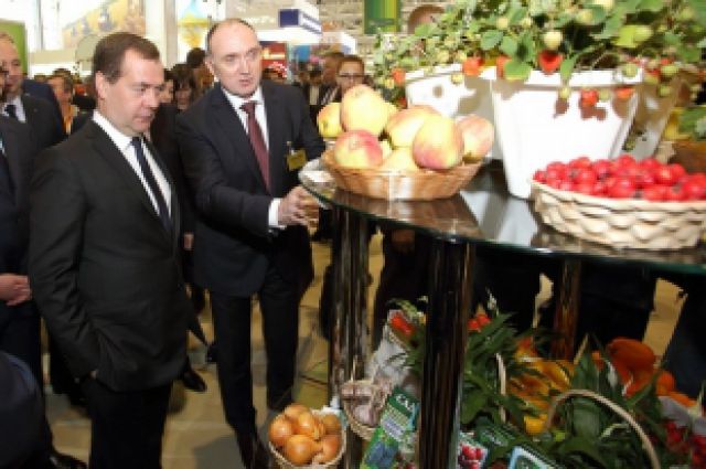 Борис Дубровский показал премьер-министру продукцию южноуральских аграриев. 