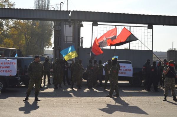 Активисты Правого сектора и Самообороны заблокировали проходные меткомбината «Запорожсталь»