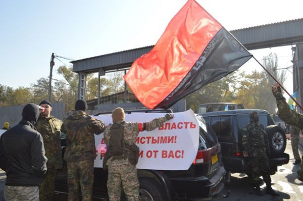 Активисты Правого сектора и Самообороны заблокировали проходные меткомбината «Запорожсталь»