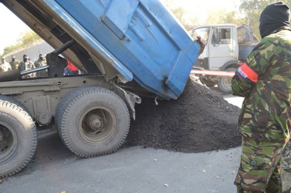 Активисты Правого сектора и Самообороны заблокировали проходные меткомбината «Запорожсталь»