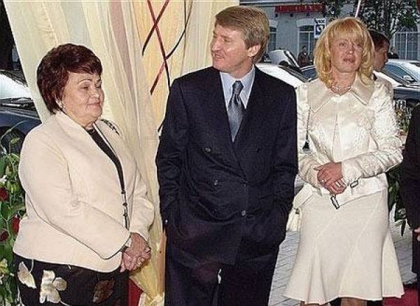 – жена владельца СКМ, президента ФК «Шахтер» Рината Ахметова