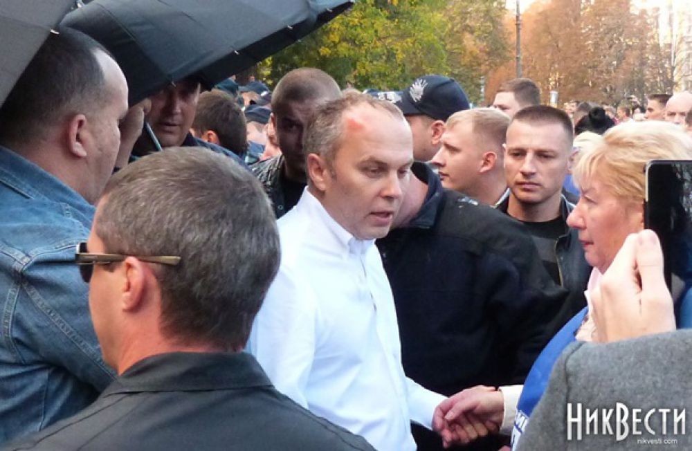 Нестора Шуфрича в Николаеве забросали яйцами