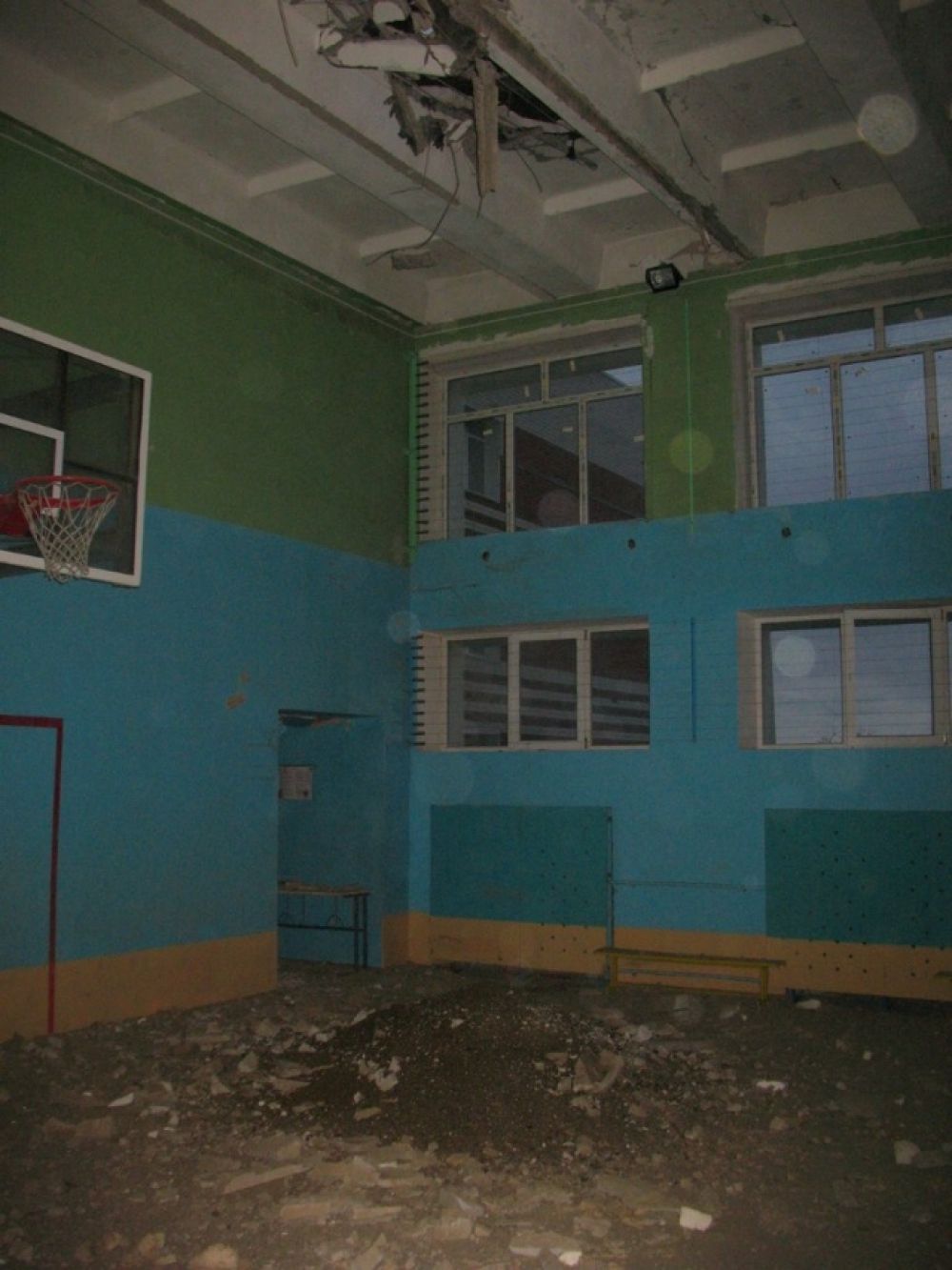 Обстрел школы в Донецке