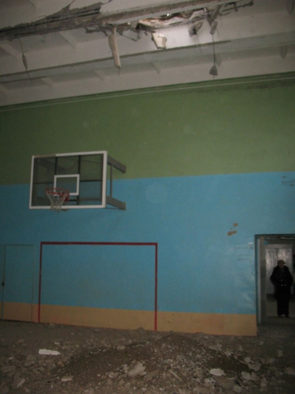 Обстрел школы в Донецке