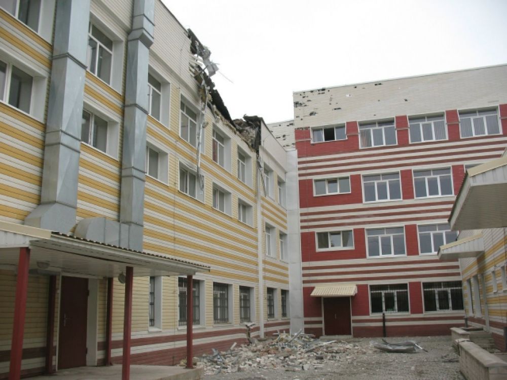 Обстрел школы в Донецке