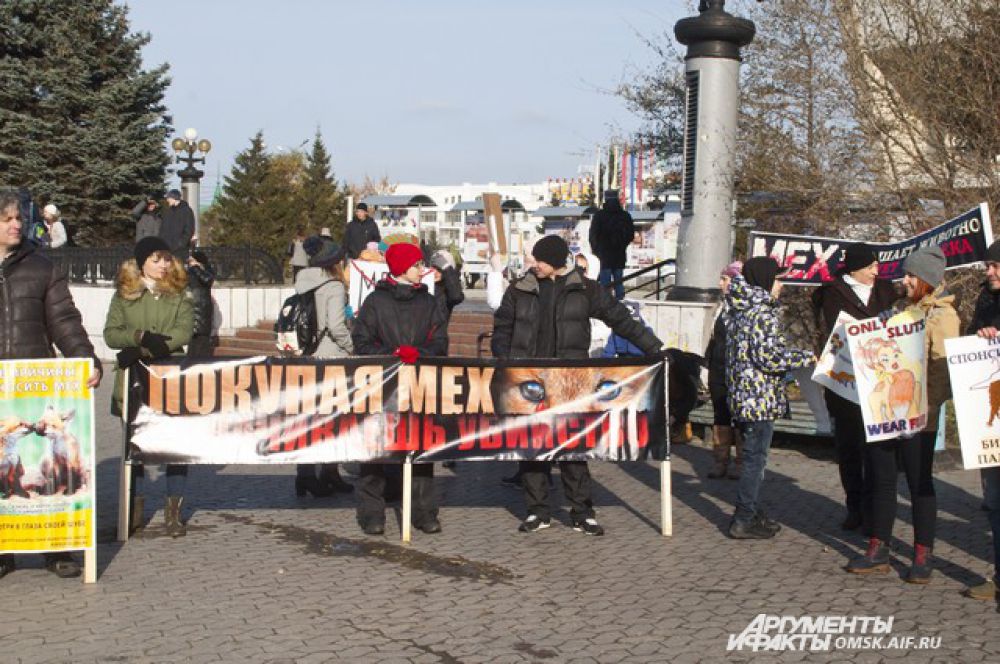Митинг против ношения меховой одежды.