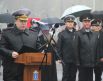 Генерал-майор полиции Виталий Шулика поздравляет сотрудников УМВД с новым знаменем