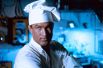 Роль повара однажды довелось сыграть даже Стивену Сигалу – в 1992 году он исполнил роль бывшего морского пехотинца, ныне работающего на кухне военного корабля в картине «В осаде».