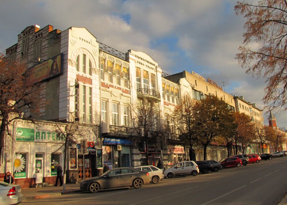 Кинотеатр Художественный - первый в городе синематограф