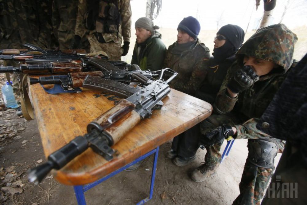 Тренировка военных и добровольцев на Марусином полигоне