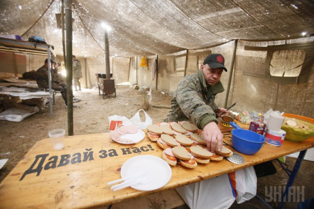 Тренировка военных и добровольцев на Марусином полигоне