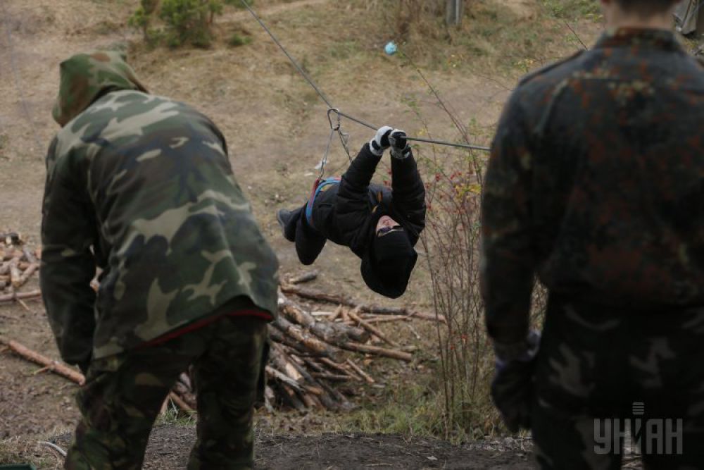 Тренировка военных и добровольцев на Марусином полигоне