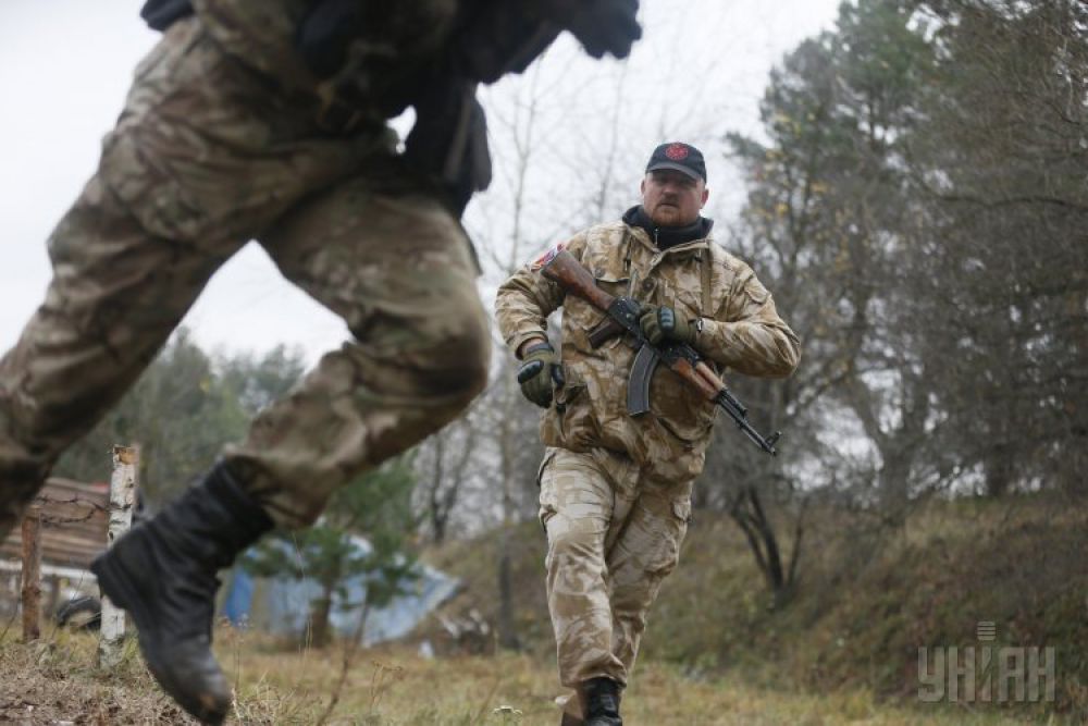 Тренировка военных и добровольцев на Марусином полигоне