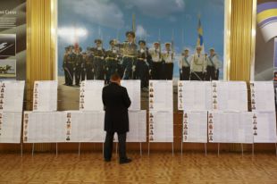 В России открылись шесть избирательных участков