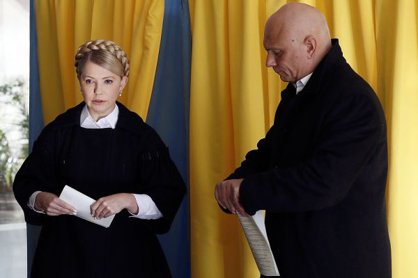 Лидер партии «Батькивщина» Юлия Тимошенко и ее муж Александр голосовали в Днепропетровске.