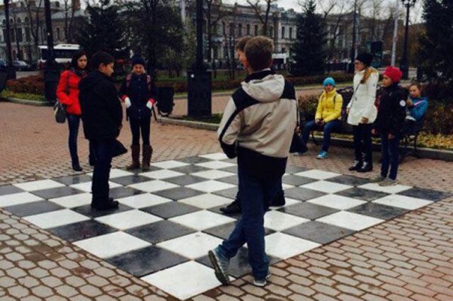 Уличные шахматы в Иркутске.
