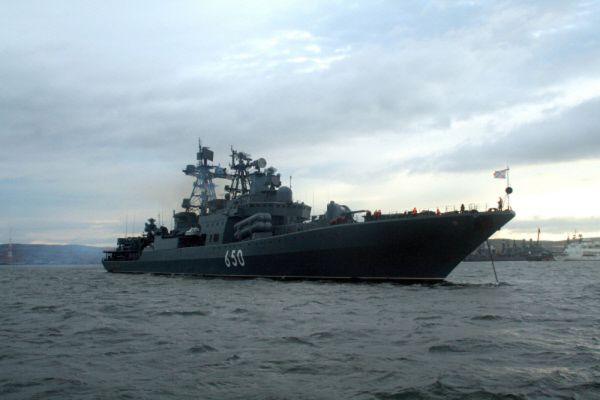 Большой противолодочный корабль Северного флота России «Адмирал Чабаненко» был введен в строй – в 1999 году. Длина этого корабля составляет 163,4 м. Экипаж — 296 человек. Корабль способен находиться в автономном плавании 30 суток. Скорость – 60 км/ч. «Адмирал Чабаненко» вооружен пусковыми установками для 8 сверхзвуковых противокорабельных ракет «Москит», двумя боевыми модулями зенитного ракетно-артиллерийского комплекса «Кортик», комплексом противоторпедной защиты РБУ-12000 «Удав», ЗРК «Кинжал», пушкой АК-130.