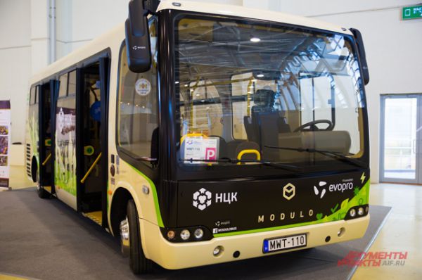 Инновационный EBus. Длина этого автобуса — от 6,2 до 10,7 метра. В зависимости от габаритов, в транспортном средстве может с комфортом разместиться от 27 до 71 пассажира. Но самое главное — этот автобус экологически безопасен. Разработчики EBus уверены, что для экологически чистого общественного транспорта очень важно снижение веса автобуса. Полная масса автобуса, в зависимости от габаритов, колеблется от 79000 до 13000 кг.