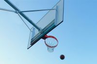 В баскетбол жители Слюдянки теперь могут играть на территории нового спортивно-оздоровительного комплекса.
