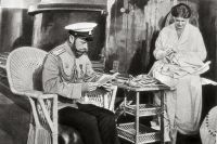 Император Николай II и его супруга Александра Федоровна Романова в часы досуга.